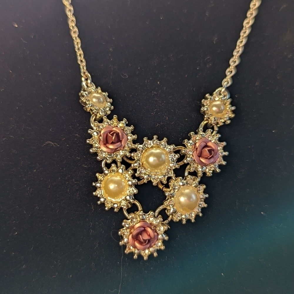 🩷 AVON signed SHA tag pink roses faux pearl rhinestone silvertone 10" necklace